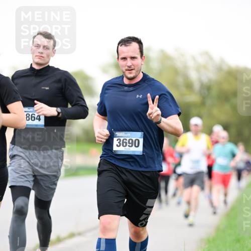 07.04.2024 - 43. Internationalen Wilhelmsburger Insellauf Dr. Thomas Lammeyer http://msf.ph/oto/6039654 07.04.2024 10:32:29 Laufen 864, 3690 meine-sportfotos.de