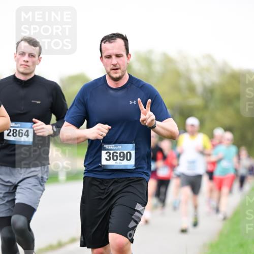 07.04.2024 - 43. Internationalen Wilhelmsburger Insellauf Dr. Thomas Lammeyer http://msf.ph/oto/6039656 07.04.2024 10:32:29 Laufen 2864, 3690 meine-sportfotos.de