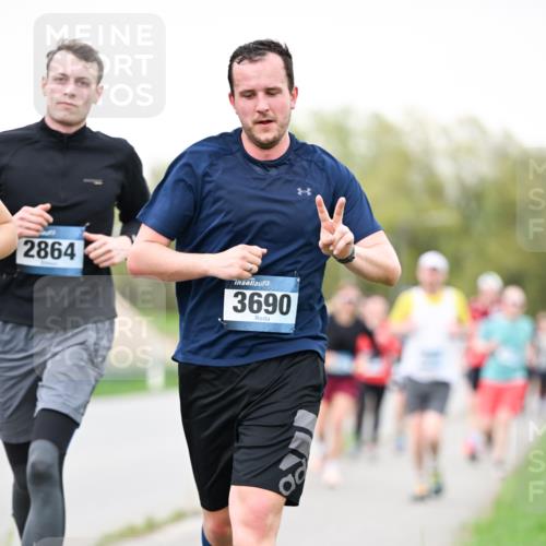 07.04.2024 - 43. Internationalen Wilhelmsburger Insellauf Dr. Thomas Lammeyer http://msf.ph/oto/6039657 07.04.2024 10:32:29 Laufen 2864, 3690 meine-sportfotos.de