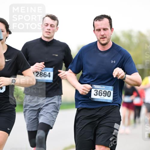 07.04.2024 - 43. Internationalen Wilhelmsburger Insellauf Dr. Thomas Lammeyer http://msf.ph/oto/6039658 07.04.2024 10:32:29 Laufen 2864, 3690 meine-sportfotos.de