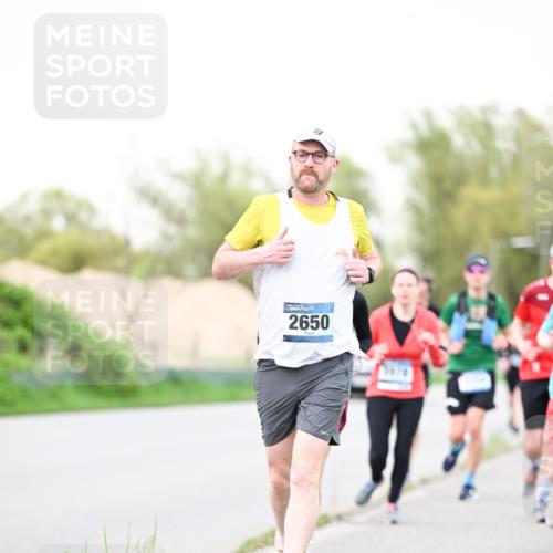 07.04.2024 - 43. Internationalen Wilhelmsburger Insellauf Dr. Thomas Lammeyer http://msf.ph/oto/6039662 07.04.2024 10:32:33 Laufen 2650, 7578, 3 meine-sportfotos.de