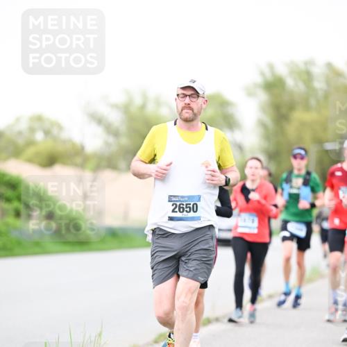 07.04.2024 - 43. Internationalen Wilhelmsburger Insellauf Dr. Thomas Lammeyer http://msf.ph/oto/6039663 07.04.2024 10:32:34 Laufen 2650 meine-sportfotos.de
