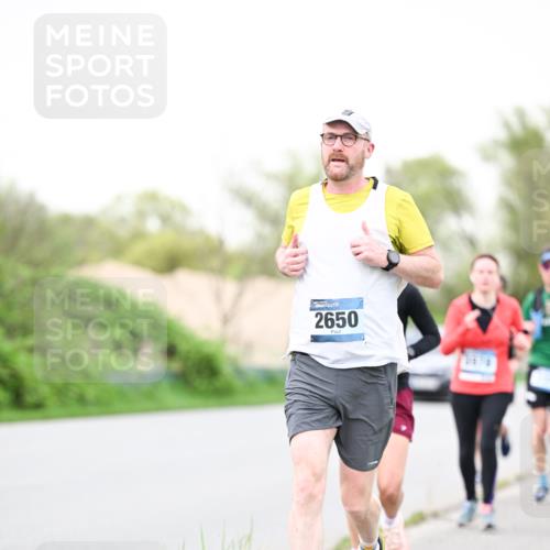 07.04.2024 - 43. Internationalen Wilhelmsburger Insellauf Dr. Thomas Lammeyer http://msf.ph/oto/6039665 07.04.2024 10:32:34 Laufen 2650 meine-sportfotos.de