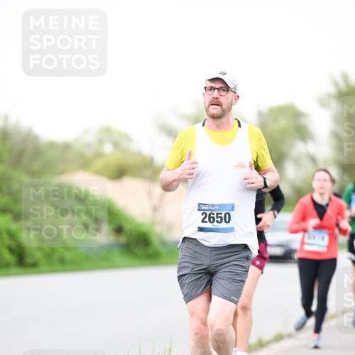 07.04.2024 - 43. Internationalen Wilhelmsburger Insellauf Dr. Thomas Lammeyer http://msf.ph/oto/6039666 07.04.2024 10:32:34 Laufen 2650 meine-sportfotos.de