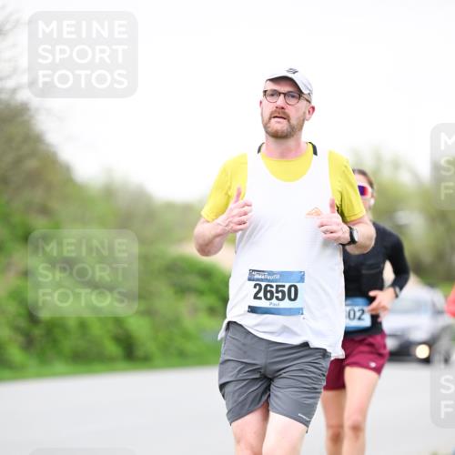 07.04.2024 - 43. Internationalen Wilhelmsburger Insellauf Dr. Thomas Lammeyer http://msf.ph/oto/6039671 07.04.2024 10:32:35 Laufen 2650, 02 meine-sportfotos.de