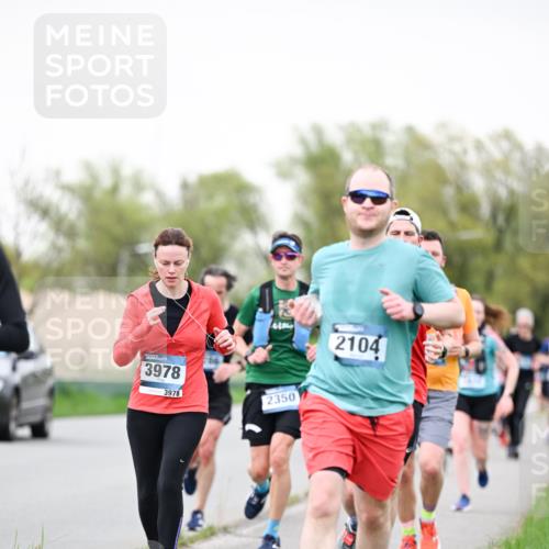 07.04.2024 - 43. Internationalen Wilhelmsburger Insellauf Dr. Thomas Lammeyer http://msf.ph/oto/6039675 07.04.2024 10:32:36 Laufen 3978, 3978, 2350, 2104 meine-sportfotos.de