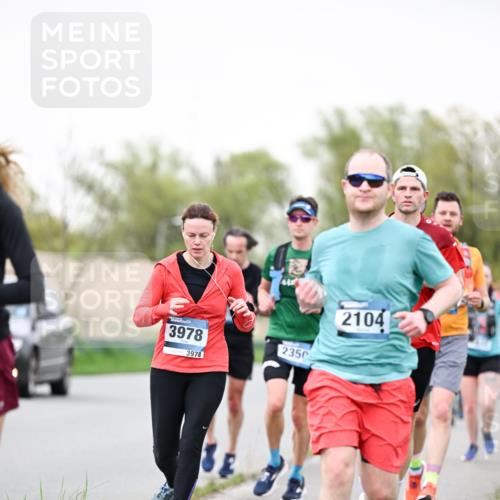 07.04.2024 - 43. Internationalen Wilhelmsburger Insellauf Dr. Thomas Lammeyer http://msf.ph/oto/6039676 07.04.2024 10:32:36 Laufen 3978, 3978, 2350, 2104 meine-sportfotos.de