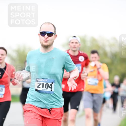 07.04.2024 - 43. Internationalen Wilhelmsburger Insellauf Dr. Thomas Lammeyer http://msf.ph/oto/6039681 07.04.2024 10:32:37 Laufen 8, 2104 meine-sportfotos.de