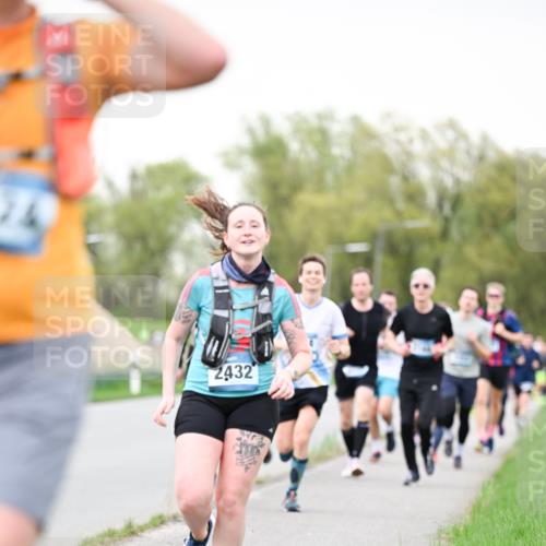 07.04.2024 - 43. Internationalen Wilhelmsburger Insellauf Dr. Thomas Lammeyer http://msf.ph/oto/6039697 07.04.2024 10:32:40 Laufen 2432 meine-sportfotos.de