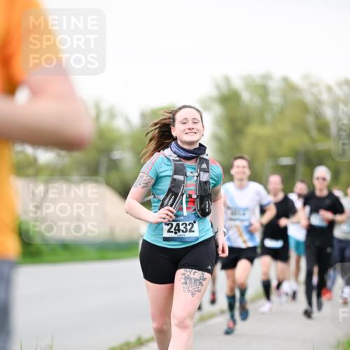 07.04.2024 - 43. Internationalen Wilhelmsburger Insellauf Dr. Thomas Lammeyer http://msf.ph/oto/6039701 07.04.2024 10:32:41 Laufen 2432 meine-sportfotos.de