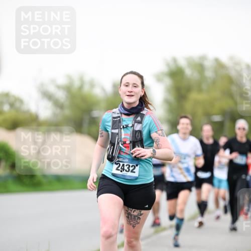 07.04.2024 - 43. Internationalen Wilhelmsburger Insellauf Dr. Thomas Lammeyer http://msf.ph/oto/6039703 07.04.2024 10:32:41 Laufen 2432 meine-sportfotos.de