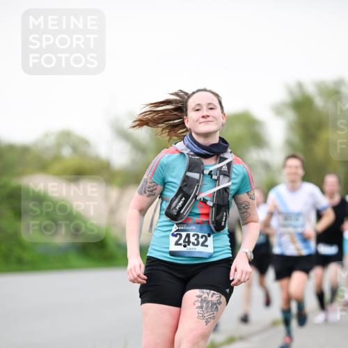07.04.2024 - 43. Internationalen Wilhelmsburger Insellauf Dr. Thomas Lammeyer http://msf.ph/oto/6039707 07.04.2024 10:32:42 Laufen 2432 meine-sportfotos.de