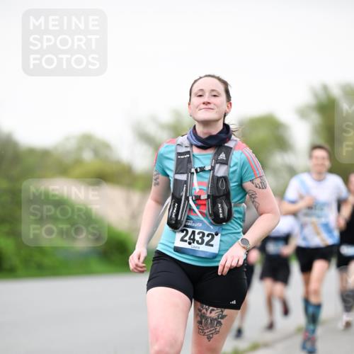 07.04.2024 - 43. Internationalen Wilhelmsburger Insellauf Dr. Thomas Lammeyer http://msf.ph/oto/6039708 07.04.2024 10:32:42 Laufen 2432 meine-sportfotos.de