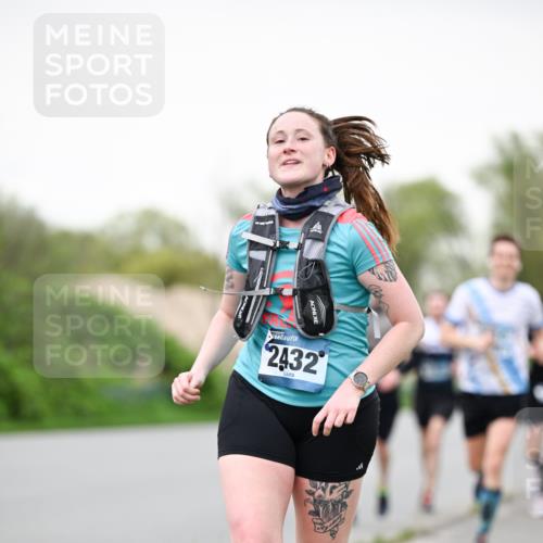 07.04.2024 - 43. Internationalen Wilhelmsburger Insellauf Dr. Thomas Lammeyer http://msf.ph/oto/6039709 07.04.2024 10:32:42 Laufen 2432 meine-sportfotos.de