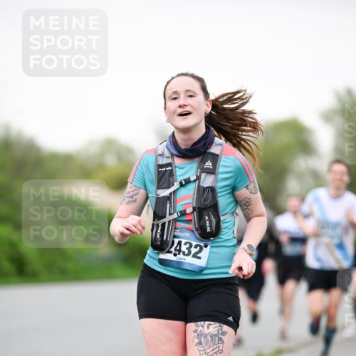 07.04.2024 - 43. Internationalen Wilhelmsburger Insellauf Dr. Thomas Lammeyer http://msf.ph/oto/6039710 07.04.2024 10:32:42 Laufen 2432 meine-sportfotos.de