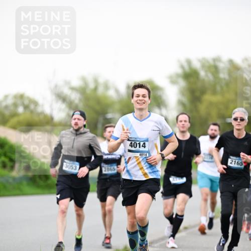 07.04.2024 - 43. Internationalen Wilhelmsburger Insellauf Dr. Thomas Lammeyer http://msf.ph/oto/6039717 07.04.2024 10:32:43 Laufen 3053, 4014, 4014, 2165 meine-sportfotos.de