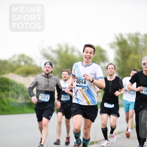 07.04.2024 - 43. Internationalen Wilhelmsburger Insellauf Dr. Thomas Lammeyer http://msf.ph/oto/6039720 07.04.2024 10:32:44 Laufen 3053, 2365, 4014, 4014, 82708, 216 meine-sportfotos.de