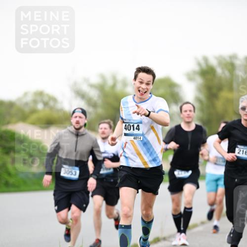 07.04.2024 - 43. Internationalen Wilhelmsburger Insellauf Dr. Thomas Lammeyer http://msf.ph/oto/6039721 07.04.2024 10:32:44 Laufen 3053, 4014, 4014, 216 meine-sportfotos.de