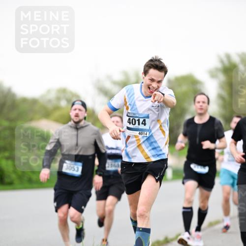 07.04.2024 - 43. Internationalen Wilhelmsburger Insellauf Dr. Thomas Lammeyer http://msf.ph/oto/6039724 07.04.2024 10:32:44 Laufen 3053, 4014, 4014 meine-sportfotos.de