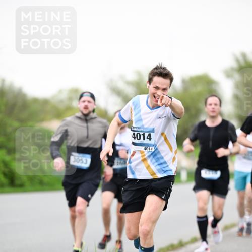 07.04.2024 - 43. Internationalen Wilhelmsburger Insellauf Dr. Thomas Lammeyer http://msf.ph/oto/6039725 07.04.2024 10:32:44 Laufen 3053, 4014, 4014 meine-sportfotos.de