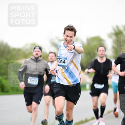 07.04.2024 - 43. Internationalen Wilhelmsburger Insellauf Dr. Thomas Lammeyer http://msf.ph/oto/6039726 07.04.2024 10:32:44 Laufen 3053, 4014, 4014, 6 meine-sportfotos.de