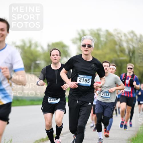 07.04.2024 - 43. Internationalen Wilhelmsburger Insellauf Dr. Thomas Lammeyer http://msf.ph/oto/6039727 07.04.2024 10:32:45 Laufen 4256, 2165, 2352 meine-sportfotos.de