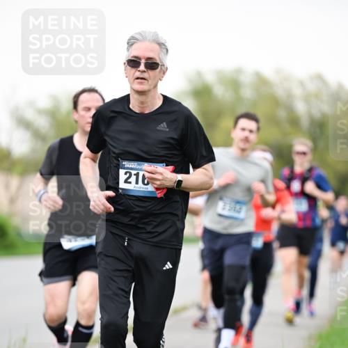 07.04.2024 - 43. Internationalen Wilhelmsburger Insellauf Dr. Thomas Lammeyer http://msf.ph/oto/6039734 07.04.2024 10:32:46 Laufen 216 meine-sportfotos.de