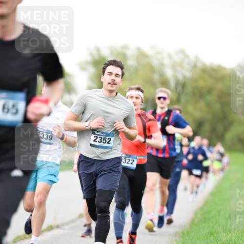 07.04.2024 - 43. Internationalen Wilhelmsburger Insellauf Dr. Thomas Lammeyer http://msf.ph/oto/6039736 07.04.2024 10:32:47 Laufen 65, 339, 2352, 322 meine-sportfotos.de