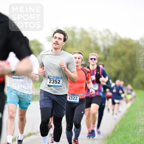 07.04.2024 - 43. Internationalen Wilhelmsburger Insellauf Dr. Thomas Lammeyer http://msf.ph/oto/6039738 07.04.2024 10:32:47 Laufen 2352, 4322 meine-sportfotos.de
