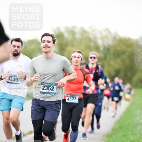 07.04.2024 - 43. Internationalen Wilhelmsburger Insellauf Dr. Thomas Lammeyer http://msf.ph/oto/6039740 07.04.2024 10:32:48 Laufen 3339, 2352, 4322 meine-sportfotos.de