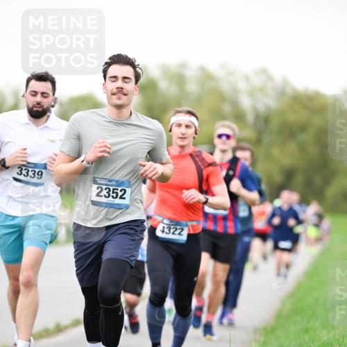 07.04.2024 - 43. Internationalen Wilhelmsburger Insellauf Dr. Thomas Lammeyer http://msf.ph/oto/6039741 07.04.2024 10:32:48 Laufen 3339, 2352, 4322 meine-sportfotos.de