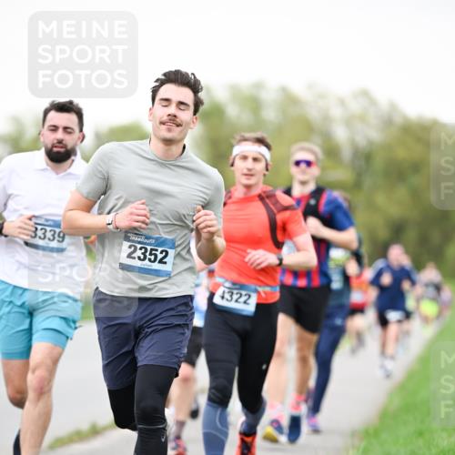 07.04.2024 - 43. Internationalen Wilhelmsburger Insellauf Dr. Thomas Lammeyer http://msf.ph/oto/6039742 07.04.2024 10:32:48 Laufen 3339, 2352, 4322 meine-sportfotos.de