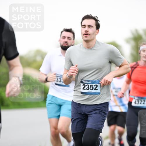 07.04.2024 - 43. Internationalen Wilhelmsburger Insellauf Dr. Thomas Lammeyer http://msf.ph/oto/6039743 07.04.2024 10:32:48 Laufen 33, 2352, 4322 meine-sportfotos.de