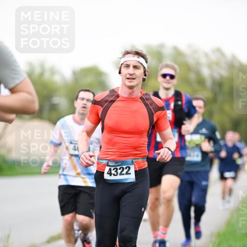 07.04.2024 - 43. Internationalen Wilhelmsburger Insellauf Dr. Thomas Lammeyer http://msf.ph/oto/6039745 07.04.2024 10:32:49 Laufen 4322 meine-sportfotos.de