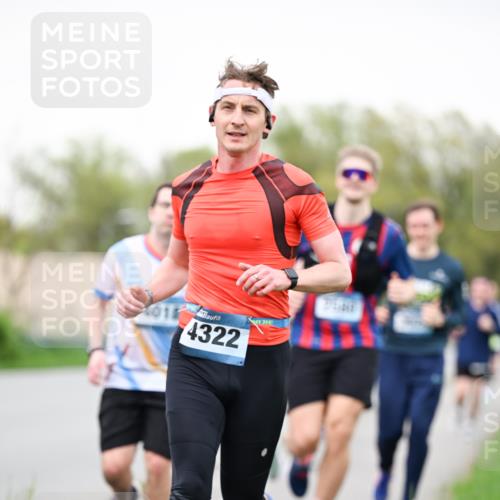 07.04.2024 - 43. Internationalen Wilhelmsburger Insellauf Dr. Thomas Lammeyer http://msf.ph/oto/6039747 07.04.2024 10:32:49 Laufen 4322 meine-sportfotos.de