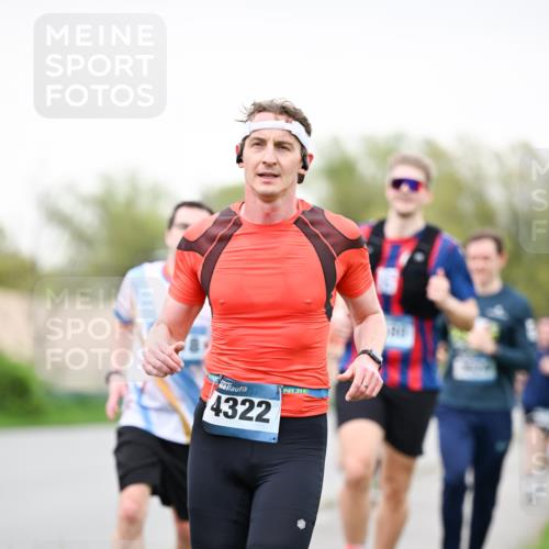 07.04.2024 - 43. Internationalen Wilhelmsburger Insellauf Dr. Thomas Lammeyer http://msf.ph/oto/6039748 07.04.2024 10:32:49 Laufen 4322, 1243 meine-sportfotos.de