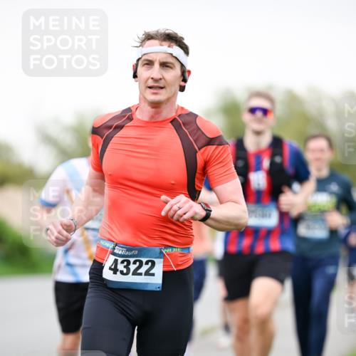 07.04.2024 - 43. Internationalen Wilhelmsburger Insellauf Dr. Thomas Lammeyer http://msf.ph/oto/6039751 07.04.2024 10:32:50 Laufen 4322 meine-sportfotos.de