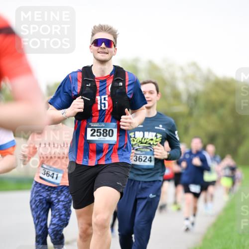 07.04.2024 - 43. Internationalen Wilhelmsburger Insellauf Dr. Thomas Lammeyer http://msf.ph/oto/6039755 07.04.2024 10:32:51 Laufen 3641, 15, 2580, 3624 meine-sportfotos.de