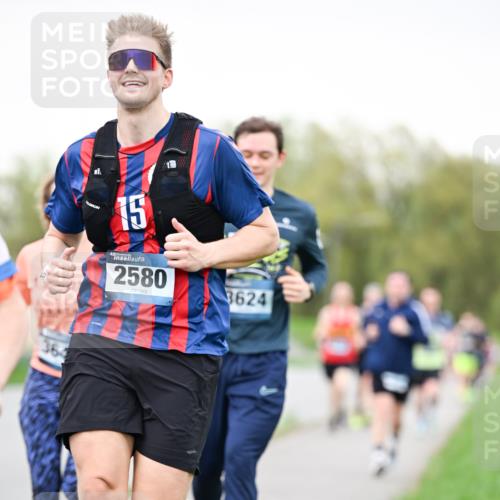 07.04.2024 - 43. Internationalen Wilhelmsburger Insellauf Dr. Thomas Lammeyer http://msf.ph/oto/6039760 07.04.2024 10:32:51 Laufen 36, 15, 2580, 3624 meine-sportfotos.de