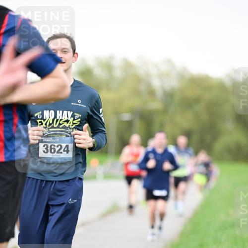 07.04.2024 - 43. Internationalen Wilhelmsburger Insellauf Dr. Thomas Lammeyer http://msf.ph/oto/6039764 07.04.2024 10:32:52 Laufen 3624 meine-sportfotos.de