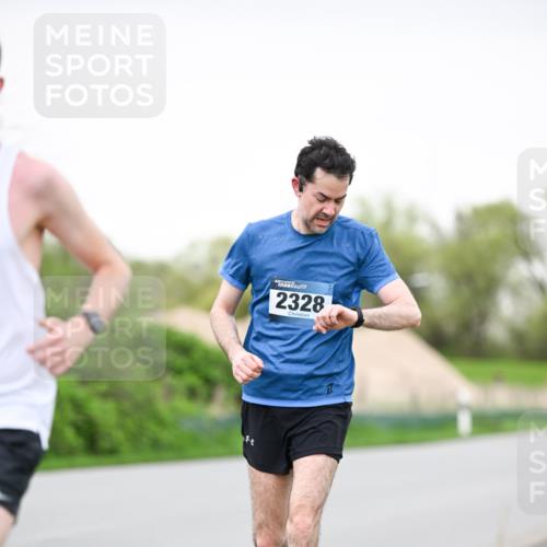 07.04.2024 - 43. Internationalen Wilhelmsburger Insellauf Dr. Thomas Lammeyer http://msf.ph/oto/6039769 07.04.2024 10:32:55 Laufen 2328 meine-sportfotos.de