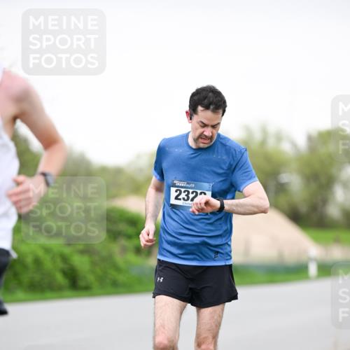 07.04.2024 - 43. Internationalen Wilhelmsburger Insellauf Dr. Thomas Lammeyer http://msf.ph/oto/6039770 07.04.2024 10:32:55 Laufen 2322 meine-sportfotos.de