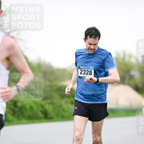 07.04.2024 - 43. Internationalen Wilhelmsburger Insellauf Dr. Thomas Lammeyer http://msf.ph/oto/6039771 07.04.2024 10:32:55 Laufen 2328, 8 meine-sportfotos.de