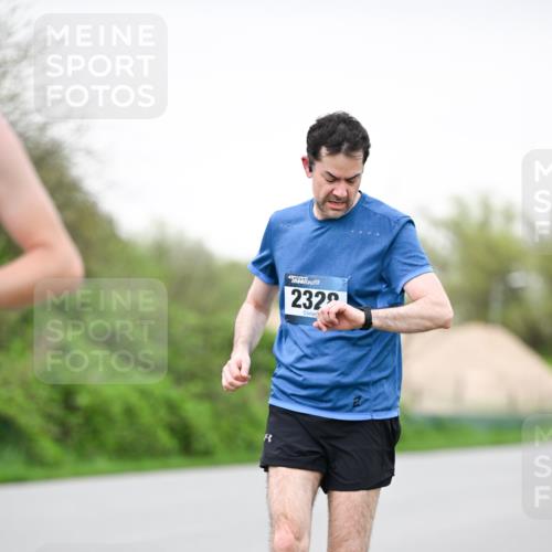 07.04.2024 - 43. Internationalen Wilhelmsburger Insellauf Dr. Thomas Lammeyer http://msf.ph/oto/6039772 07.04.2024 10:32:55 Laufen 8, 2322 meine-sportfotos.de