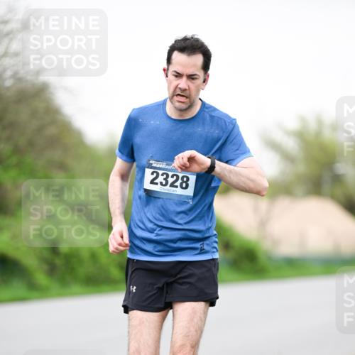 07.04.2024 - 43. Internationalen Wilhelmsburger Insellauf Dr. Thomas Lammeyer http://msf.ph/oto/6039775 07.04.2024 10:32:56 Laufen 2328 meine-sportfotos.de