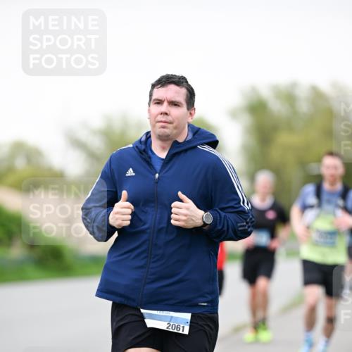 07.04.2024 - 43. Internationalen Wilhelmsburger Insellauf Dr. Thomas Lammeyer http://msf.ph/oto/6039782 07.04.2024 10:32:57 Laufen 2061 meine-sportfotos.de