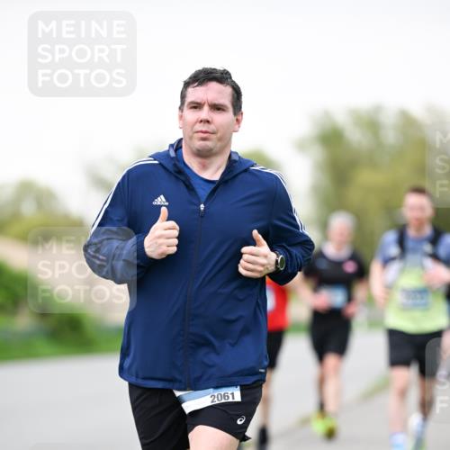 07.04.2024 - 43. Internationalen Wilhelmsburger Insellauf Dr. Thomas Lammeyer http://msf.ph/oto/6039783 07.04.2024 10:32:57 Laufen 2061 meine-sportfotos.de