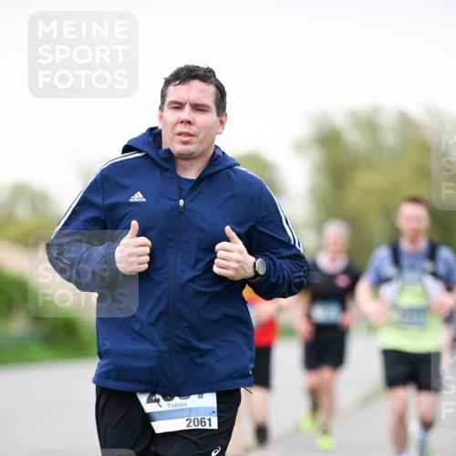 07.04.2024 - 43. Internationalen Wilhelmsburger Insellauf Dr. Thomas Lammeyer http://msf.ph/oto/6039784 07.04.2024 10:32:58 Laufen 2061 meine-sportfotos.de