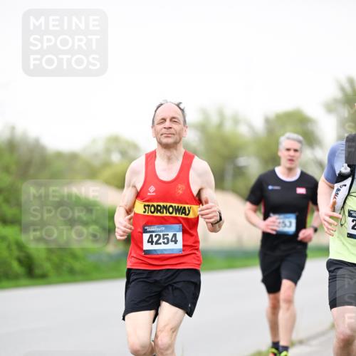 07.04.2024 - 43. Internationalen Wilhelmsburger Insellauf Dr. Thomas Lammeyer http://msf.ph/oto/6039792 07.04.2024 10:32:59 Laufen 4254, 2 meine-sportfotos.de