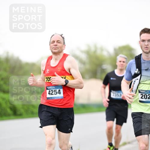 07.04.2024 - 43. Internationalen Wilhelmsburger Insellauf Dr. Thomas Lammeyer http://msf.ph/oto/6039794 07.04.2024 10:33:00 Laufen 4254, 2357, 202 meine-sportfotos.de